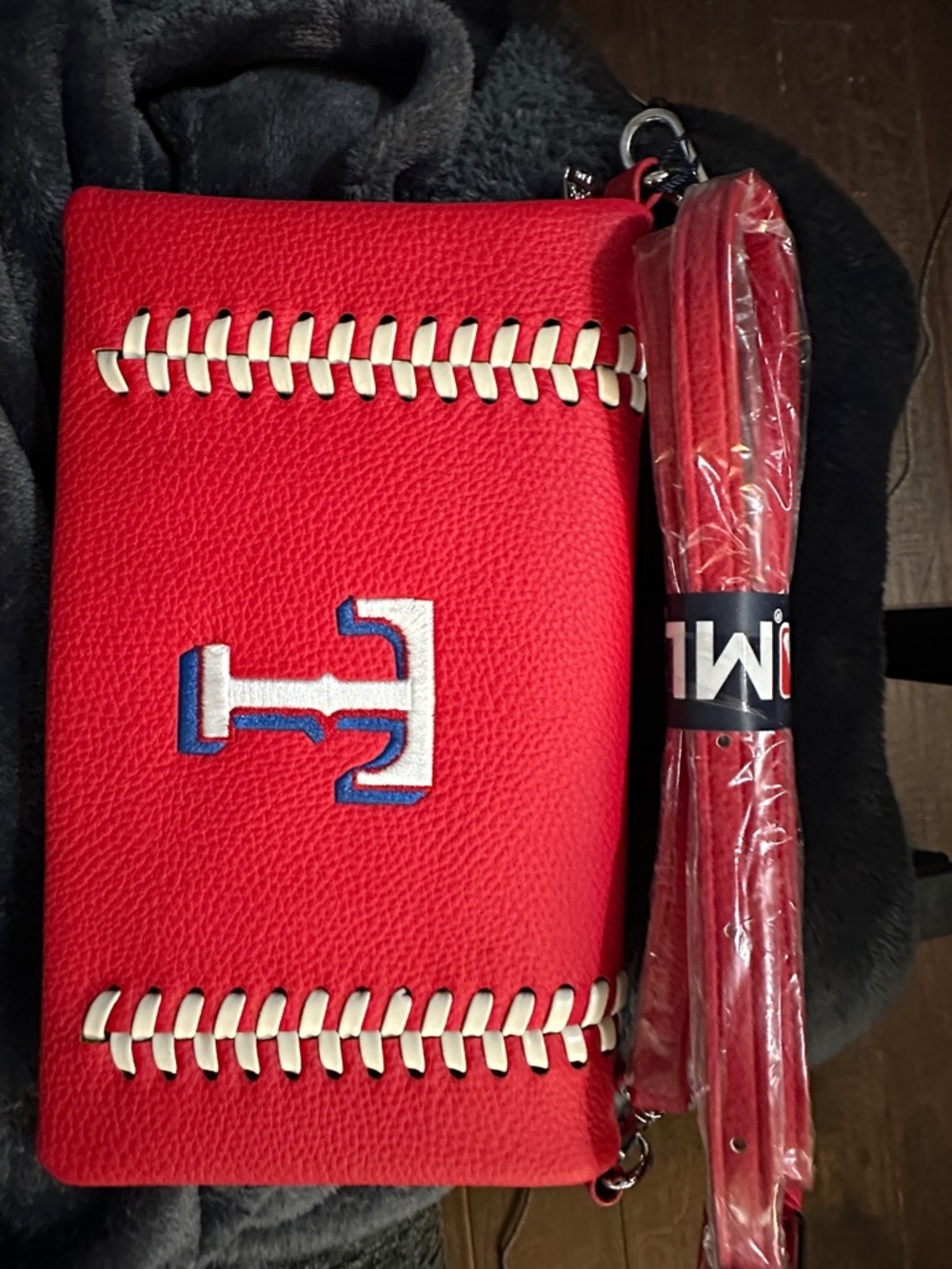 Red Embroidered Crossbody Bag Texas Rangers - Picture 2 of 6